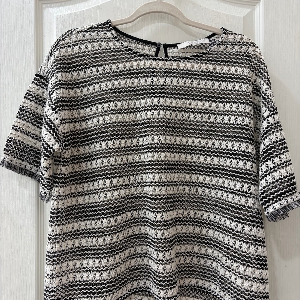LOFT Black and White Patterned Short Sleeve Top